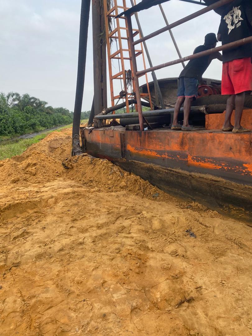 Heavy equipment loading materials